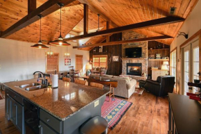 Flying Squirrel Lakeview House - Spacious House with Private Deck and Hot Tub